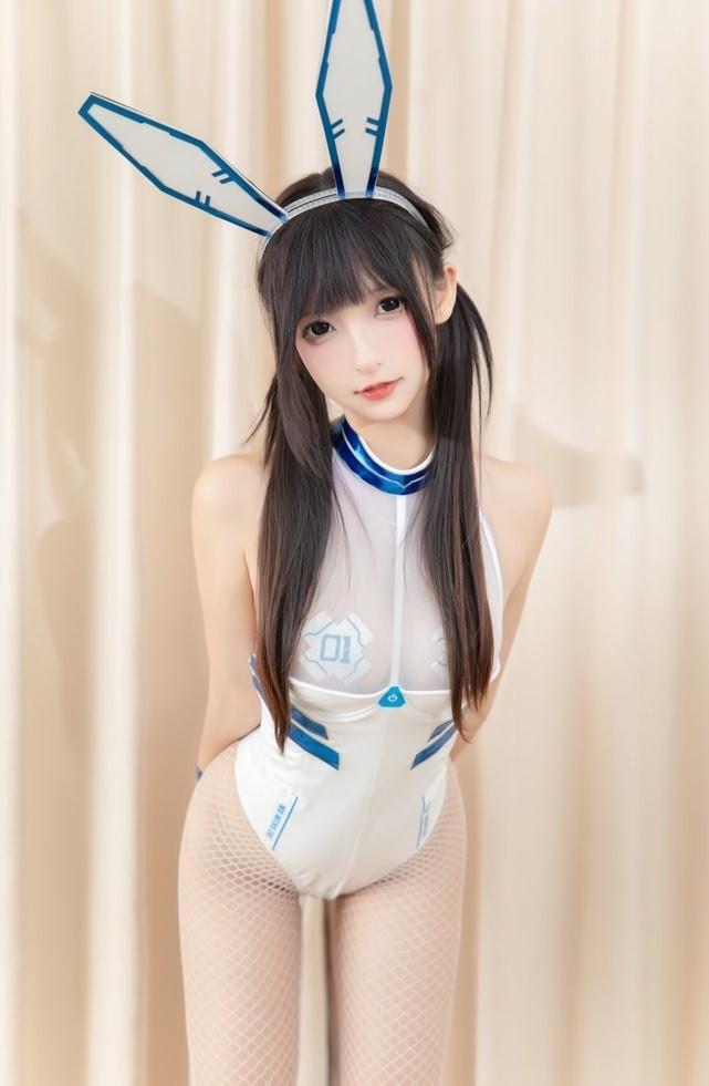 神楽坂真冬 – NO.136 赛博战兔[75P-222MB]
